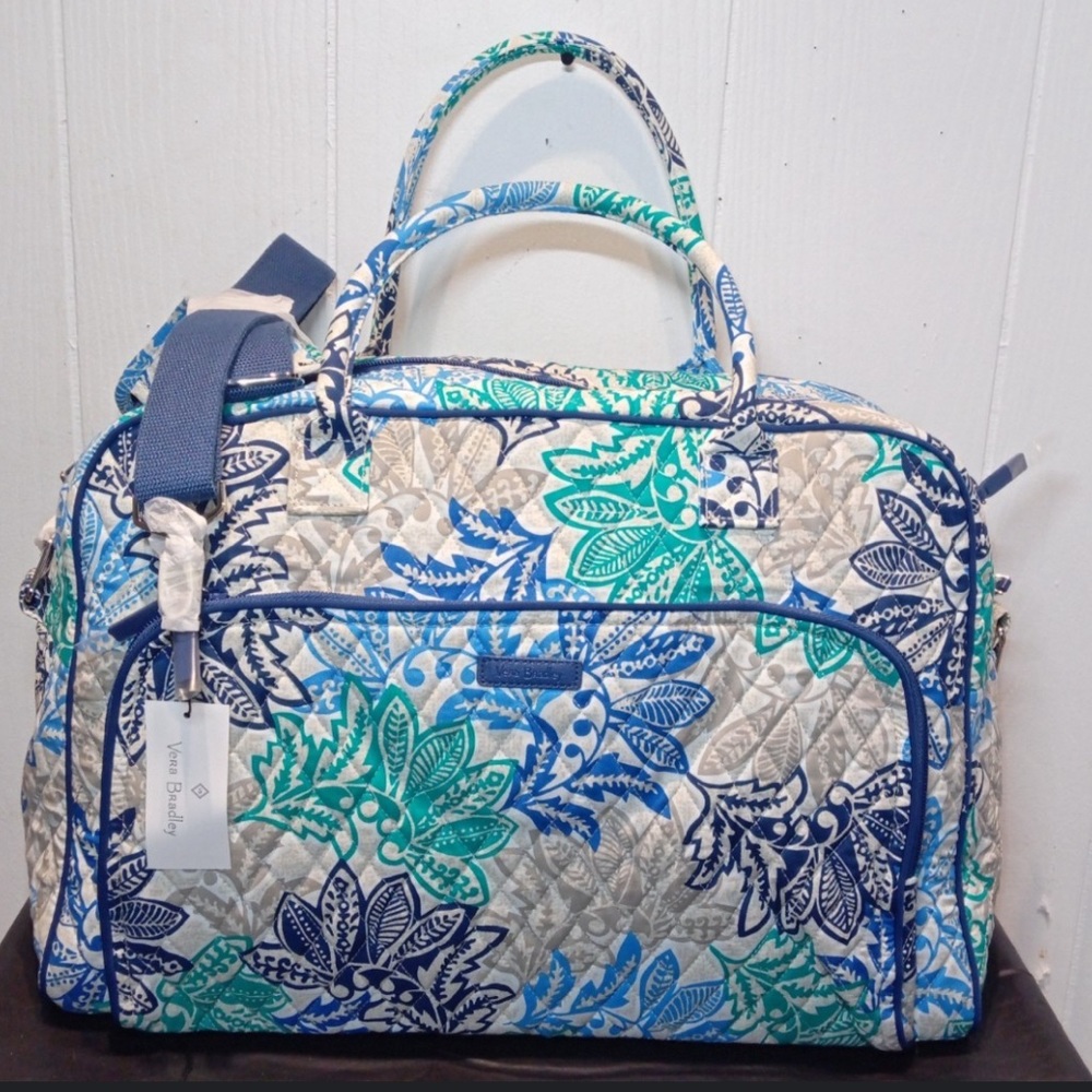 Vera Bradley Weekender Bag - Excellent condition - very roomy - no stains